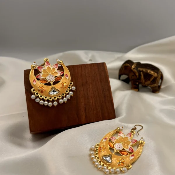 Miorah Kesariya - Mehendi Polish Enameled Crescent Earring