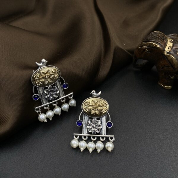 Komolika Akasha Dhwani - A Glimmer of Effortless Radiance