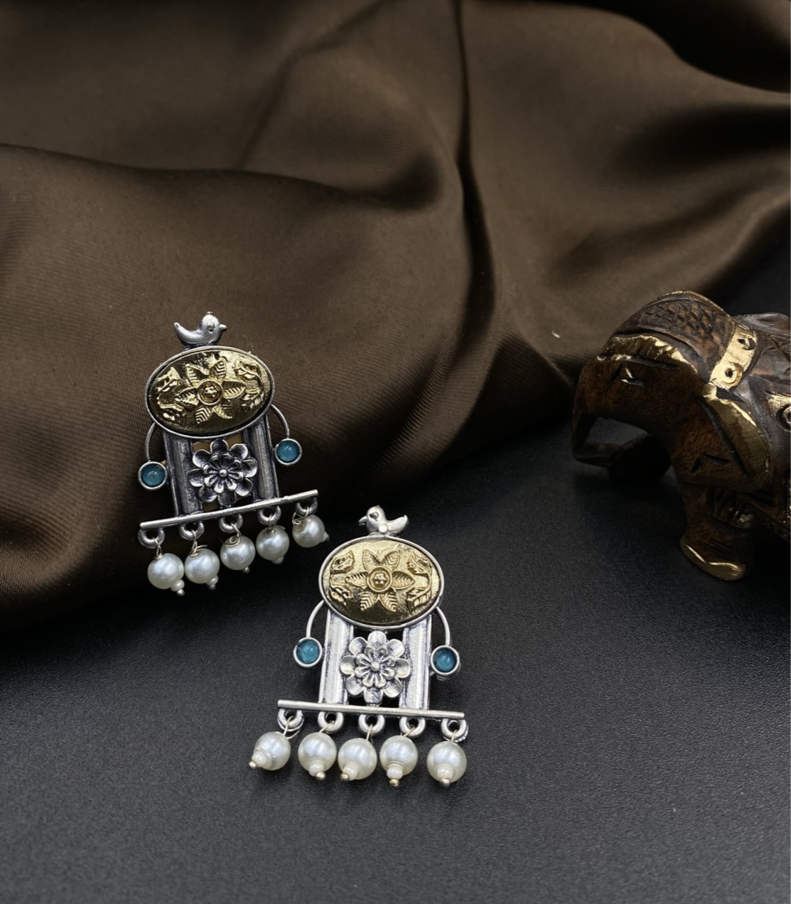 Screenshot Komolika Samudri Leher - A Glimmer of Effortless Radiance - Image 1