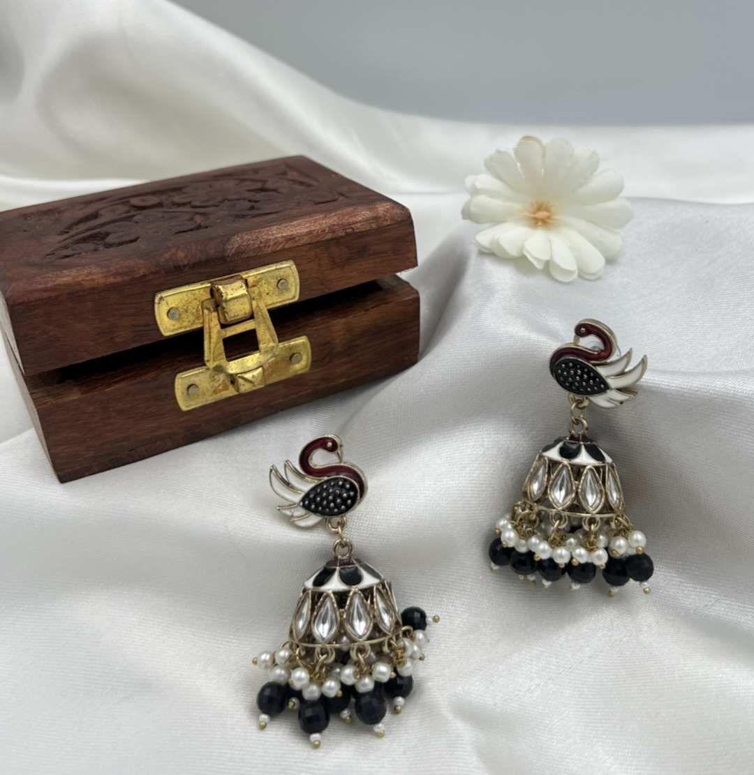 Screenshot Mayurvaani - Handcrafted with Kohled Pearls - Image 1