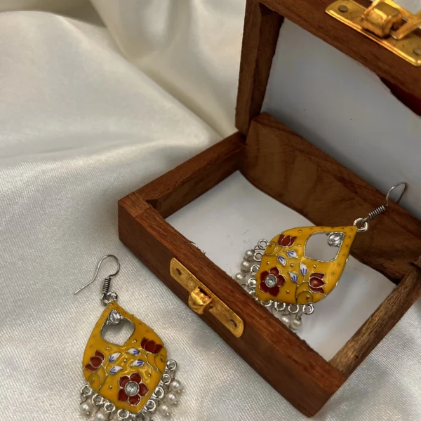 Kesar Miraya - A Princess' Playful Adornment