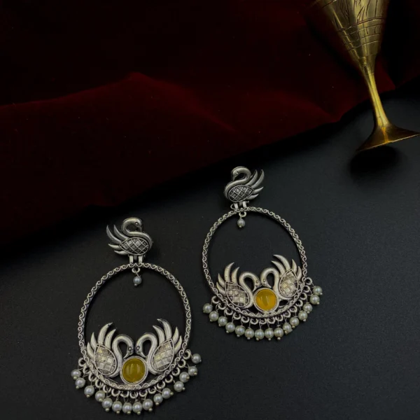 Rajhans Chakra Kanaka - A Joyful Embrace