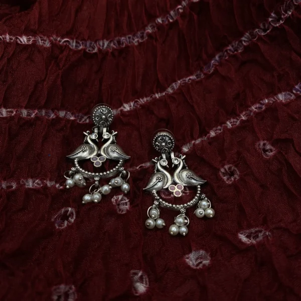 Mayur Manjari Gulabi - A Dance of Grace and Pearls