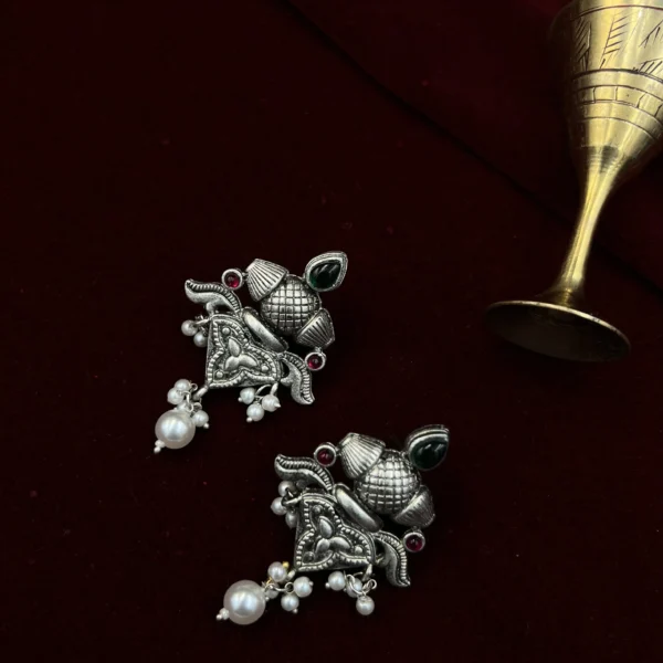 Mandap Kundal Gulal Harit - A Sacred Embrace