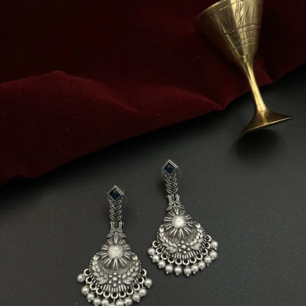 Lavani Neeli Saaz - Crowning Melody of Tradition